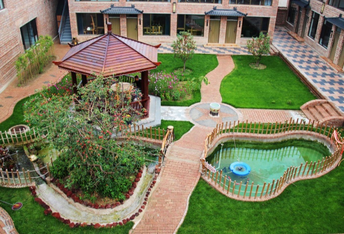 燕歸成畫(huà)，你來(lái)成詩(shī)；燕歸成畫(huà)，你來(lái)成歌……